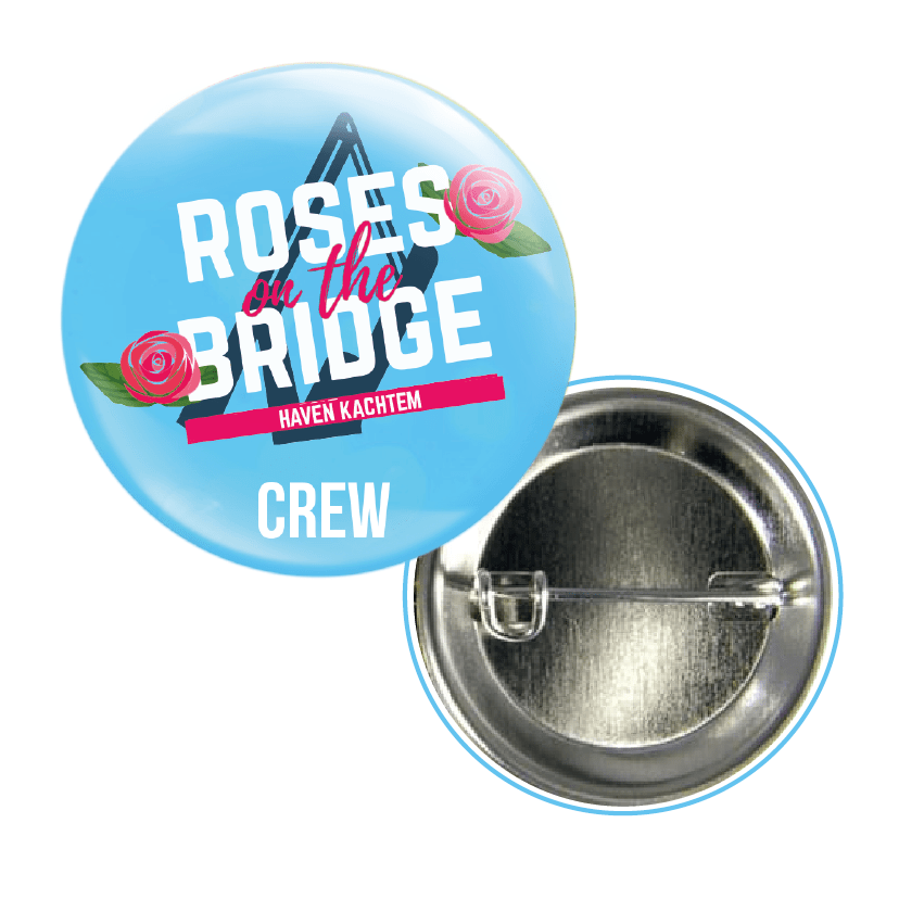 56 mm button met speld